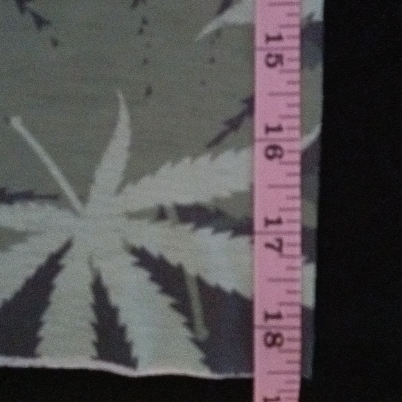 facemask/scarf and popcorn socks nwot 💚 - Picture 4 of 5